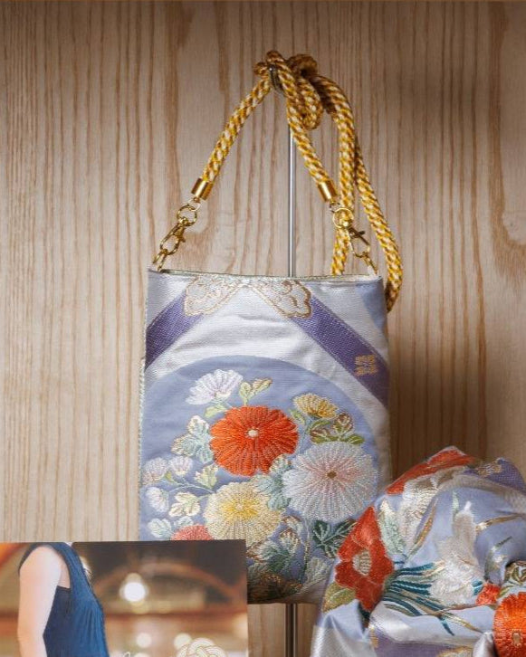 瀬戸内ブルー｜Karaori Diamond & Floral Circle in Gold & Silver｜The Everyday Sacoche（エブリデイサコッシュ）